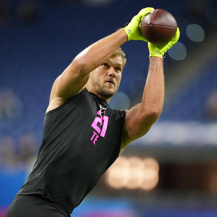 Bears Make Baffling Pick With Selection of Massive Stanford TE Sam Roush