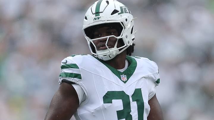 Sports Illustrated's Nick Faria assesses whether Jets fans should be concerned about David Bailey and other areas after the Week 2 loss to the Packers. 