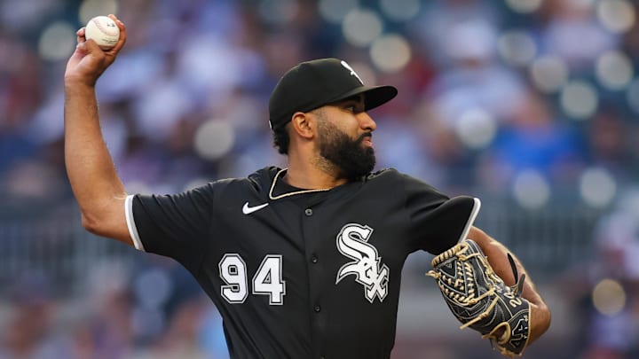 Chicago White Sox starting pitcher Yoendrys Gomez (94) throws against the Atlanta Braves in the first inning at Truist Park. 