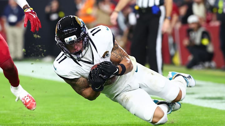 Nov 23, 2025; Glendale, Arizona, USA; Jacksonville Jaguars wide receiver Parker Washington (11) scores a touchdown as Arizona Cardinals cornerback Garrett Williams (21) defends during the fourth quarter at State Farm Stadium. Mandatory Credit: Mark J. Rebilas-Imagn Images Nov 23, 2025; Glendale, Arizona, USA; Jacksonville Jaguars wide receiver Parker Washington (11) scores a touchdown as Arizona Cardinals cornerback Garrett Williams (21) defends during the fourth quarter at State Farm Stadium. Mandatory Credit: Mark J. Rebilas-Imagn Images