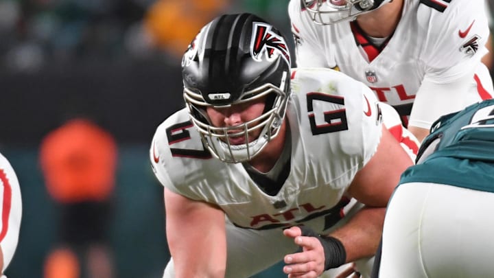 Former Atlanta Falcons center Drew Dalman agreed to a contract with the Chicago Bears. Former Atlanta Falcons center Drew Dalman agreed to a contract with the Chicago Bears.