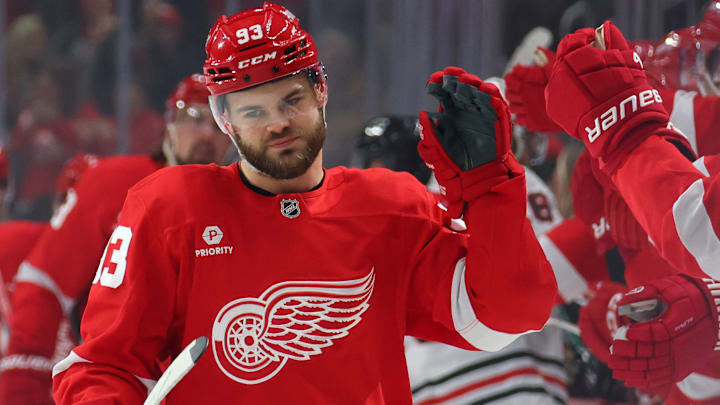 Chicago Blackhawks v Detroit Red Wings