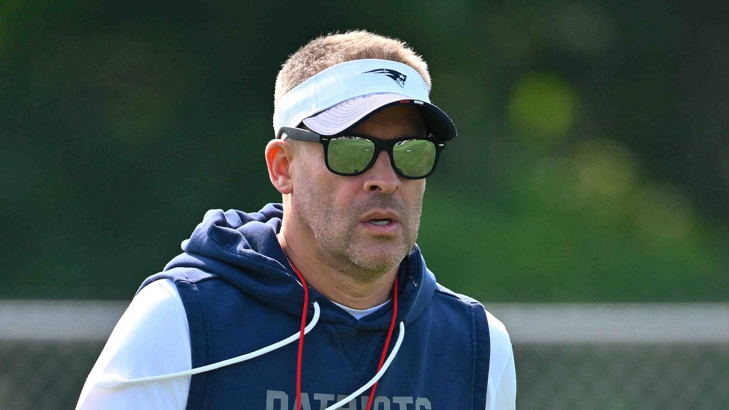 Patriots placing A.J. Brown on IR will force Josh McDaniels to get in his bag