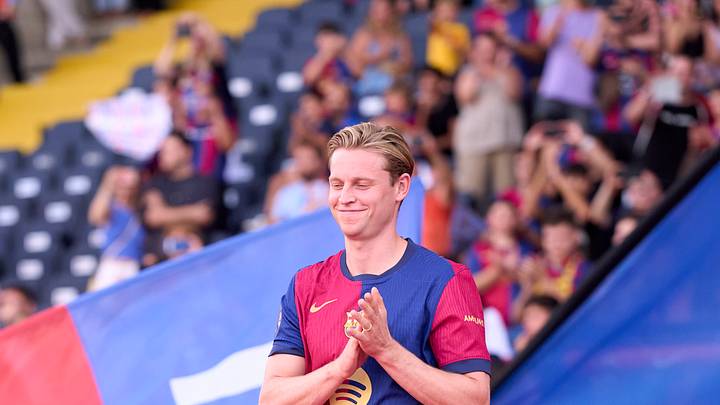 Frenkie de Jong continues to be linked with Manchester United