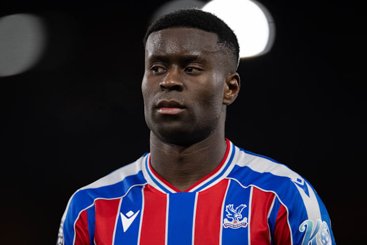 马克·盖伊侧视。