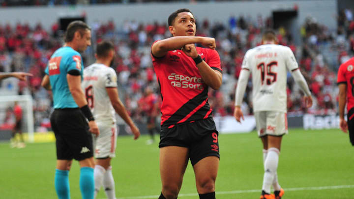 Vitor Roque, joia do Furacão, marcou um dos gols da equipe