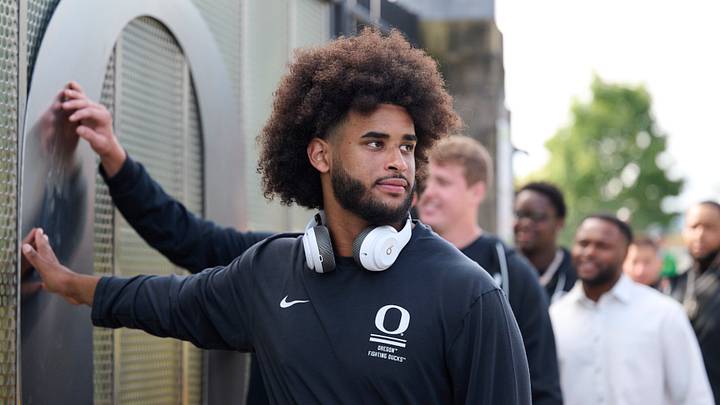 Sep 5, 2026; Eugene, Oregon, USA; Oregon Ducks quarterback Dante Moore (5) touches “The O” on his way to the locker room before a game against the Boise State Broncos at Autzen Stadium. Mandatory Credit: Troy Wayrynen-Imagn Images Sep 5, 2026; Eugene, Oregon, USA; Oregon Ducks quarterback Dante Moore (5) touches “The O” on his way to the locker room before a game against the Boise State Broncos at Autzen Stadium. Mandatory Credit: Troy Wayrynen-Imagn Images