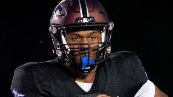 Notre Dame football commit Deuce Knight (2) runs the ball