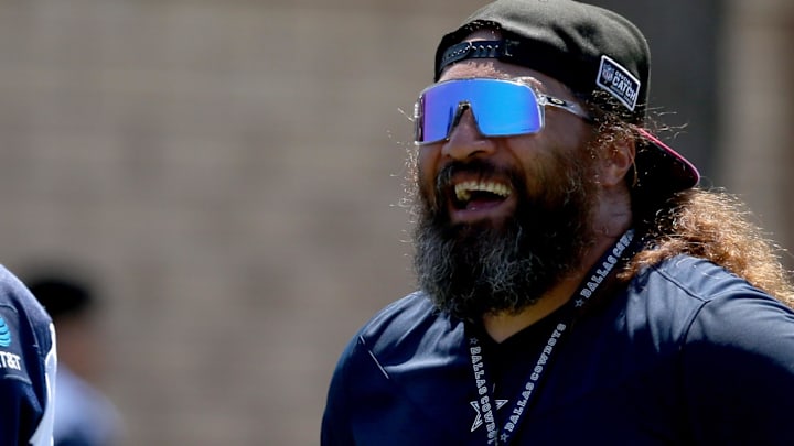 Jul 31, 2024; Oxnard, CA, USA; Dallas Cowboys linebacker Micah Parsons (11) talks to assistant coach Domata Peko during training camp at the River Ridge Playing Fields in Oxnard, California.  Mandatory Credit: Jason Parkhurst-Imagn Images