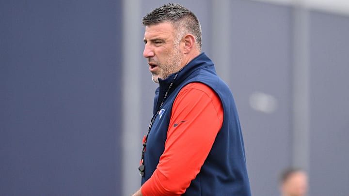 Jun 9, 2025; Foxborough, MA, USA; New England Patriots head coach Mike Vrabel watches over players during minicamp at Gillette Stadium. Mandatory Credit: Eric Canha-Imagn Images