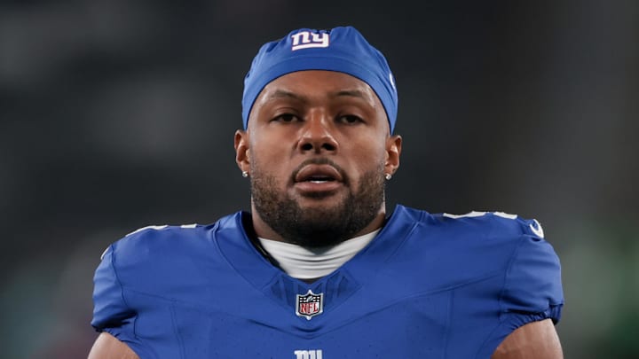 New York Giants linebacker Kayvon Thibodeaux (5) looks on during warmups