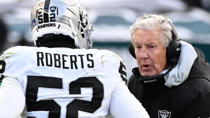 Dec 14, 2025; Philadelphia, Pennsylvania, USA; Las Vegas Raiders linebacker Elandon Roberts (52) talks with Head Coach Pete Carroll on the sidelines during the first quarter against the Philadelphia Eagles at Lincoln Financial Field. Mandatory Credit: Eric Hartline-Imagn Images Dec 14, 2025; Philadelphia, Pennsylvania, USA; Las Vegas Raiders linebacker Elandon Roberts (52) talks with Head Coach Pete Carroll on the sidelines during the first quarter against the Philadelphia Eagles at Lincoln Financial Field. Mandatory Credit: Eric Hartline-Imagn Images