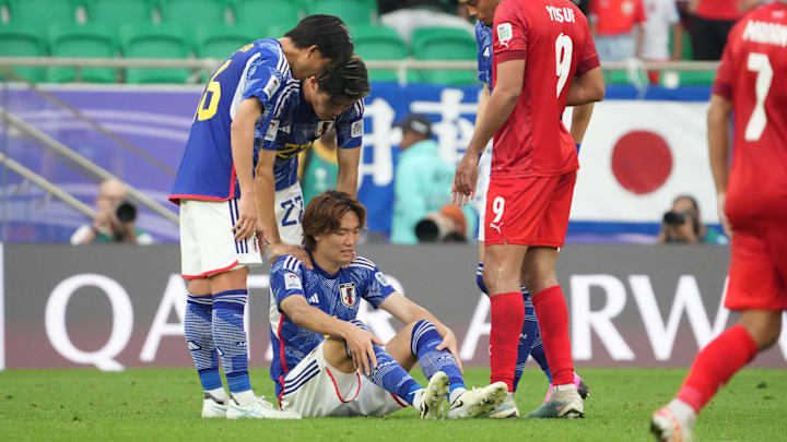 Ko Itakura im Spiel gegen Bahrain am Boden