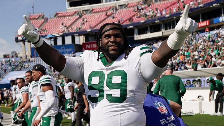 New York Jets defensive tackle T'vondre Sweat New York Jets defensive tackle T'vondre Sweat