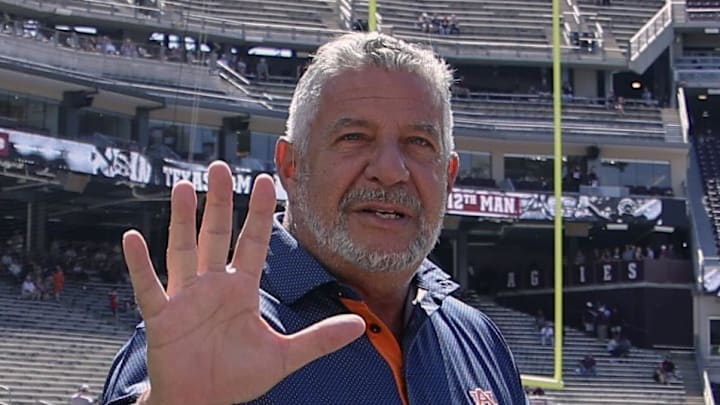 One former Illinois Fighting Illini player believes Bruce Pearl robbed him of a Final Four run in 1990