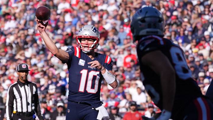 Oct 18, 2026; Foxborough, Massachusetts, USA; New England Patriots quarterback Drake Maye (10) throws a touchdown pass to tight end Hunter Henry (85) against the New York Jets in the second half at Gillette Stadium. Mandatory Credit: David Butler II-Imagn Images Oct 18, 2026; Foxborough, Massachusetts, USA; New England Patriots quarterback Drake Maye (10) throws a touchdown pass to tight end Hunter Henry (85) against the New York Jets in the second half at Gillette Stadium. Mandatory Credit: David Butler II-Imagn Images