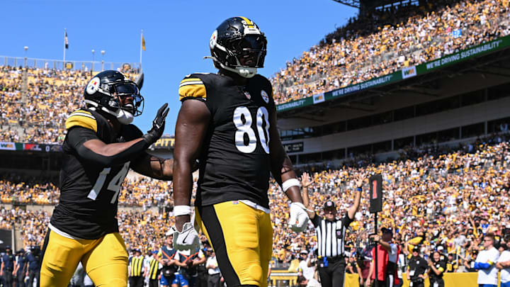 Sep 14, 2025; Pittsburgh, Pennsylvania, USA; Pittsburgh Steelers tight end Darnell Washington (80) celebrates a two point conversion with Kenneth Gainwell (14) against the Seattle Seahawks during the second quarter at Acrisure Stadium. Mandatory Credit: Barry Reeger-Imagn Images