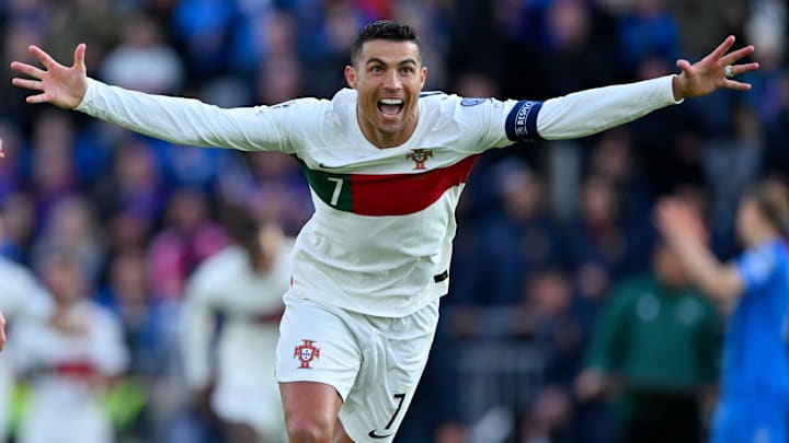 Cristiano Ronaldo détient le record du nombre de buts inscrit en sélection avec 123 réalisations Cristiano Ronaldo détient le record du nombre de buts inscrit en sélection avec 123 réalisations