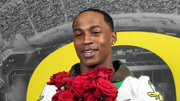 Dec 30, 2024; Los Angeles, CA, USA; Oregon Ducks wide receiver Evan Stewart (7) poses during Rose Bowl media day at Sheraton Grand LA Dec 30, 2024; Los Angeles, CA, USA; Oregon Ducks wide receiver Evan Stewart (7) poses during Rose Bowl media day at Sheraton Grand LA