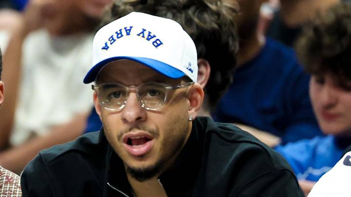Mar 23, 2026; Dallas, Texas, USA;  Golden State Warriors guard Stephen Curry (left) sits with Golden State Warriors guard Seth Curry (right) during the first half against the Dallas Mavericks at American Airlines Center. Mandatory Credit: Kevin Jairaj-Imagn Images