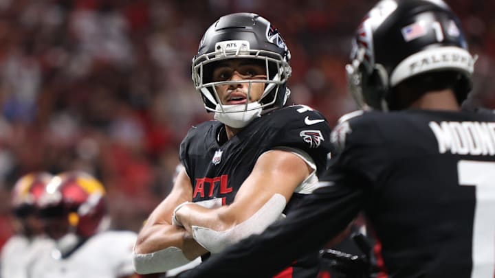 Sep 28, 2025; Atlanta, Georgia, USA; Atlanta Falcons wide receiver Drake London (5) celebrates after scoring a touchdown against the Washington Commanders. Sep 28, 2025; Atlanta, Georgia, USA; Atlanta Falcons wide receiver Drake London (5) celebrates after scoring a touchdown against the Washington Commanders.
