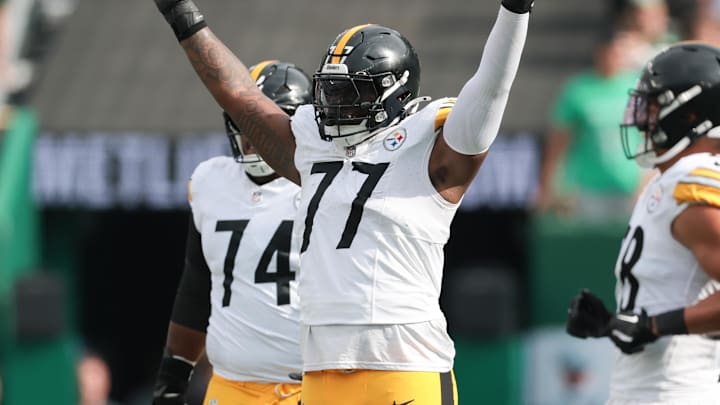 Sep 7, 2025; East Rutherford, New Jersey, USA; Pittsburgh Steelers offensive tackle Broderick Jones (77) reacts to a field goal kicked by place kicker Chris Boswell (9) during the second half at MetLife Stadium. Mandatory Credit: Vincent Carchietta-Imagn Images