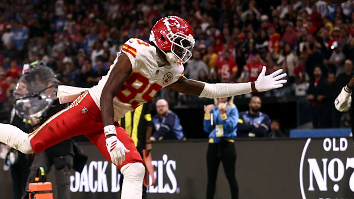 [US, Mexico & Canada customers only] Sep 5, 2025; Sao Paulo, BRAZIL; Kansas City Chiefs wide receiver Jason Brownlee (89) reaches for the ball against Los Angeles Chargers cornerback Donte Jackson (26) during a NFL game at Corinthians Arena. Mandatory Credit: Jean Carniel/Reuters via Imagn Images