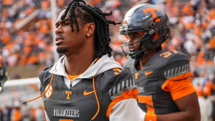 Tennessee defensive back Jermod McCoy (3) jogs during warm-ups before a NCAA football game