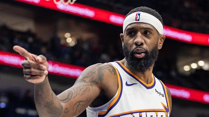 Dec 27, 2025; New Orleans, Louisiana, USA;  Phoenix Suns forward Royce O'Neale (00) reacts to a heckler on a free throw by the New Orleans Pelicans during the second half at Smoothie King Center. Mandatory Credit: Stephen Lew-Imagn Images
