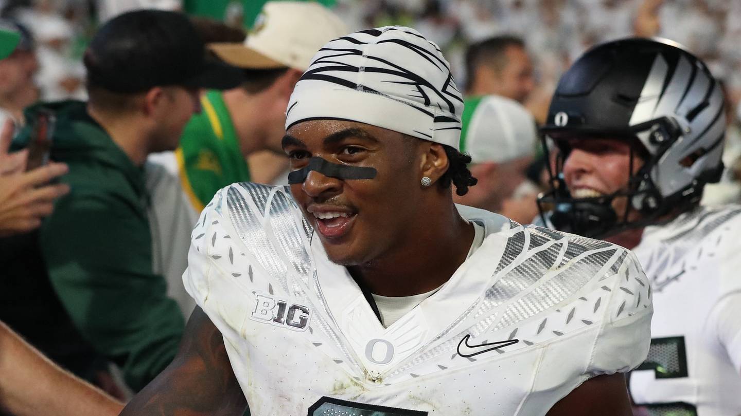 Oregon Ducks RB Jordan Davison Suffers Fall Camp Injury