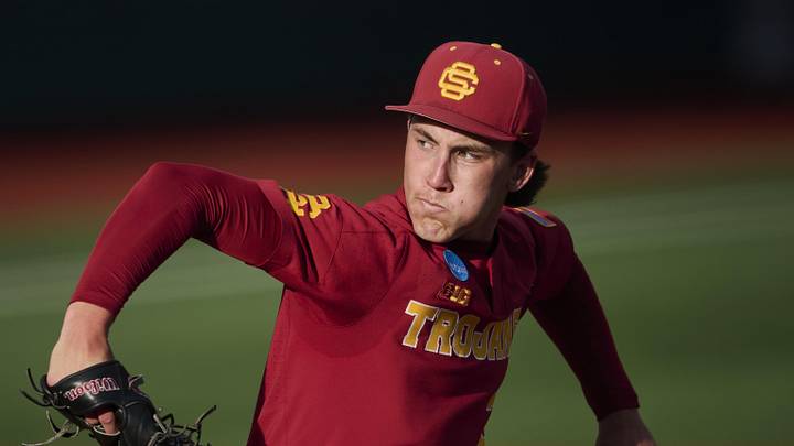 May 31, 2025; Corvallis, OR, USA; USC pitcher Mason Edwards (30) throws the ball during the fourth inning against Saint Mary's at the NCAA Corvallis Regional at Goss Stadium May 31, 2025; Corvallis, OR, USA; USC pitcher Mason Edwards (30) throws the ball during the fourth inning against Saint Mary's at the NCAA Corvallis Regional at Goss Stadium