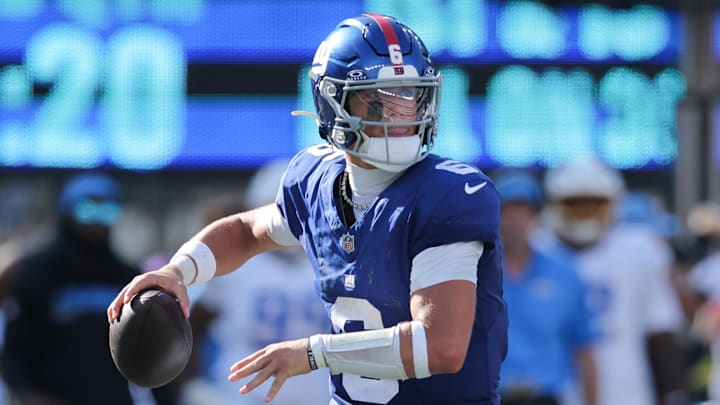 Sep 28, 2025; East Rutherford, New Jersey, USA;  New York Giants quarterback Jaxson Dart (6) looks to pass during the third quarter against the Los Angeles Chargers at MetLife Stadium.  