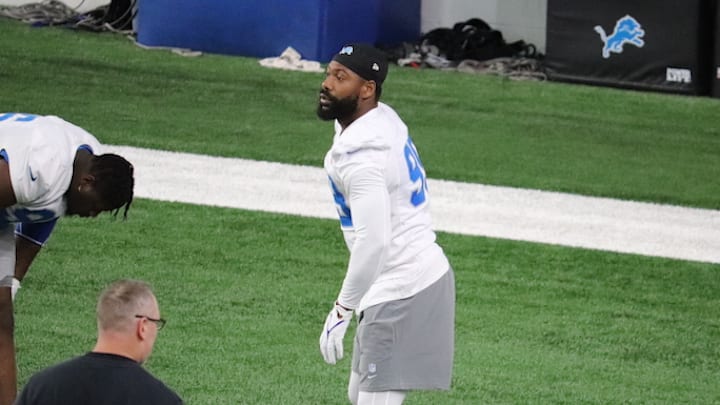 Detroit Lions defensive end (99) Za'Darius Smith 