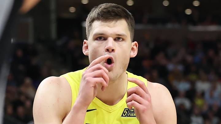 Feb 28, 2023; Salt Lake City, Utah, USA; Utah Jazz center Walker Kessler (24) reacts to play with the San Antonio Spurs in the second half at Vivint Arena. Mandatory Credit: Rob Gray-USA TODAY Sports Feb 28, 2023; Salt Lake City, Utah, USA; Utah Jazz center Walker Kessler (24) reacts to play with the San Antonio Spurs in the second half at Vivint Arena. Mandatory Credit: Rob Gray-USA TODAY Sports