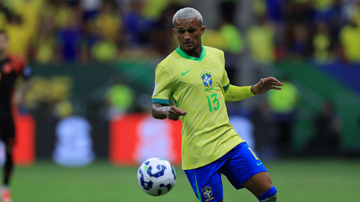 Wesley é escolhido por Ancelotti e começa jogando em Brasil x Chile Wesley é escolhido por Ancelotti e começa jogando em Brasil x Chile