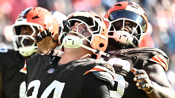 Mason Graham and his Browns teammates celebrate a sack.