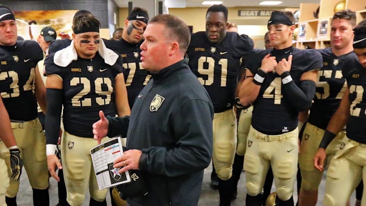 Nov 17, 2018; West Point, NY, USA; Army Black Knights defensive coordinator Jay Bateman speaks to his players in the locker room before a game against the Colgate Raiders at Michie Stadium. Mandatory Credit: Danny Wild-Imagn Images Nov 17, 2018; West Point, NY, USA; Army Black Knights defensive coordinator Jay Bateman speaks to his players in the locker room before a game against the Colgate Raiders at Michie Stadium. Mandatory Credit: Danny Wild-Imagn Images
