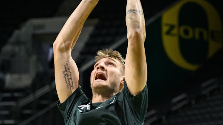 Jan 20, 2026; Eugene, Oregon, USA; Michigan State Spartans center Carson Cooper (15) warms up on the court before the game against the Oregon Ducks at Matthew Knight Arena. Mandatory Credit: Craig Strobeck-Imagn Images