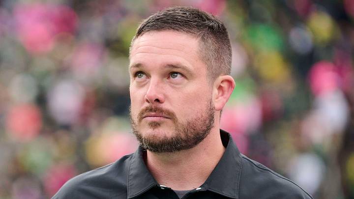 Oct 22, 2022; Eugene, Oregon, USA; Oregon Ducks head coach Dan Lanning watches the clock during the second half against the UCLA Bruins at Autzen Stadium. The Ducks won the game 45-30. Mandatory Credit: Troy Wayrynen-USA TODAY Sports Oct 22, 2022; Eugene, Oregon, USA; Oregon Ducks head coach Dan Lanning watches the clock during the second half against the UCLA Bruins at Autzen Stadium. The Ducks won the game 45-30. Mandatory Credit: Troy Wayrynen-USA TODAY Sports