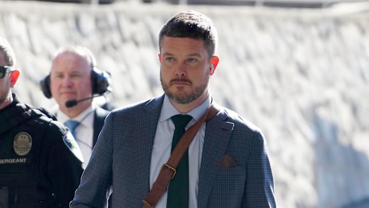 Jan 1, 2025; Pasadena, California, USA; Oregon Ducks coach Dan Lanning arrives before the game against the Ohio State Buckeyes at Rose Bowl Stadium. Mandatory Credit: Kirby Lee-Imagn Images Jan 1, 2025; Pasadena, California, USA; Oregon Ducks coach Dan Lanning arrives before the game against the Ohio State Buckeyes at Rose Bowl Stadium. Mandatory Credit: Kirby Lee-Imagn Images