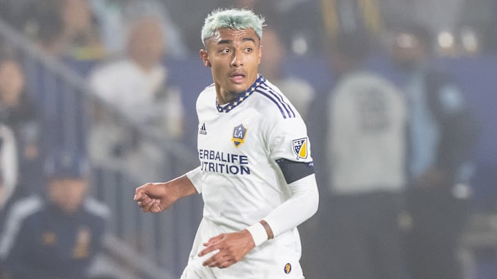Julián Araujo es el ex jugador de los LA Galaxy, de la MLS, que recientemente fue enviado al FC Barcelona