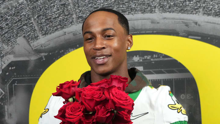 Dec 30, 2024; Los Angeles, CA, USA; Oregon Ducks wide receiver Evan Stewart (7) poses during Rose Bowl media day at Sheraton Grand LA. Mandatory Credit: Kirby Lee-Imagn Images Dec 30, 2024; Los Angeles, CA, USA; Oregon Ducks wide receiver Evan Stewart (7) poses during Rose Bowl media day at Sheraton Grand LA. Mandatory Credit: Kirby Lee-Imagn Images