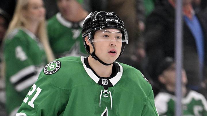 Dallas Stars left wing Jason Robertson (21) 