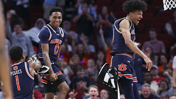 Auburn and Houston played the early game of the year in this young college basketball season