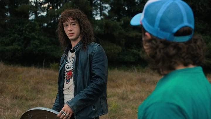 STRANGER THINGS. (L to R) Joseph Quinn as Eddie Munson and Gaten Matarazzo as Dustin Henderson in STRANGER THINGS. Cr. Courtesy of Netflix © 2022