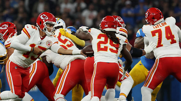 [US, Mexico & Canada customers only] Sep 5, 2025; Sao Paulo, BRAZIL; Kansas City Chiefs quarterback Patrick Mahomes (15) and running back Kareem Hunt (29) in action in the first half against the Los Angeles Chargers at Corinthians Arena. Mandatory Credit: Amanda Perobelli/Reuters via Imagn Images