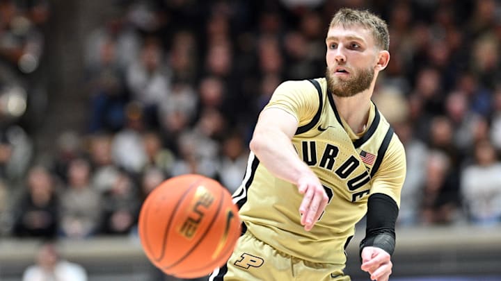  Purdue Boilermakers guard Braden Smith (3) passes 