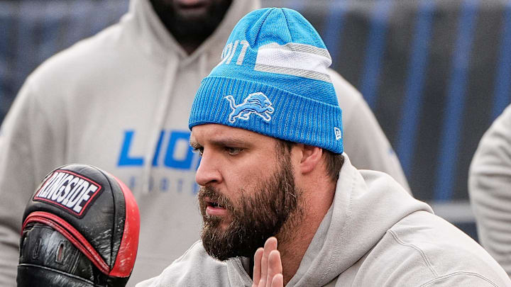 Detroit Lions offensive tackle Taylor Decker (68) warms up before the game against Chicago Bears Detroit Lions offensive tackle Taylor Decker (68) warms up before the game against Chicago Bears