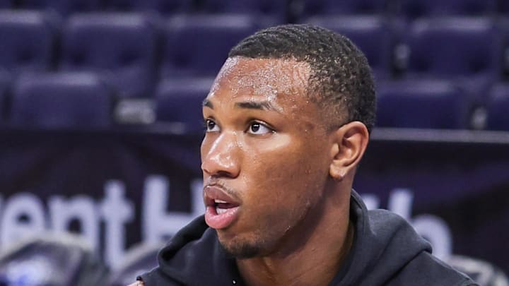Orlando Magic forward Jamal Cain warms up before the game against the Minnesota Timberwolves.