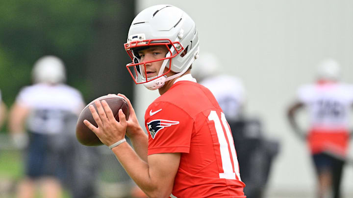 Jun 9, 2025; Foxborough, MA, USA; New England Patriots quarterback Drake Maye (10) looks before passing the ball during minicamp at Gillette Stadium. Mandatory Credit: Eric Canha-Imagn Images